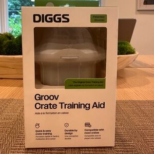 Diggs Groov crate training aid brand new and never used in light blue!